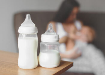 Can You Feed Your Baby Both Formula and Breast Milk?